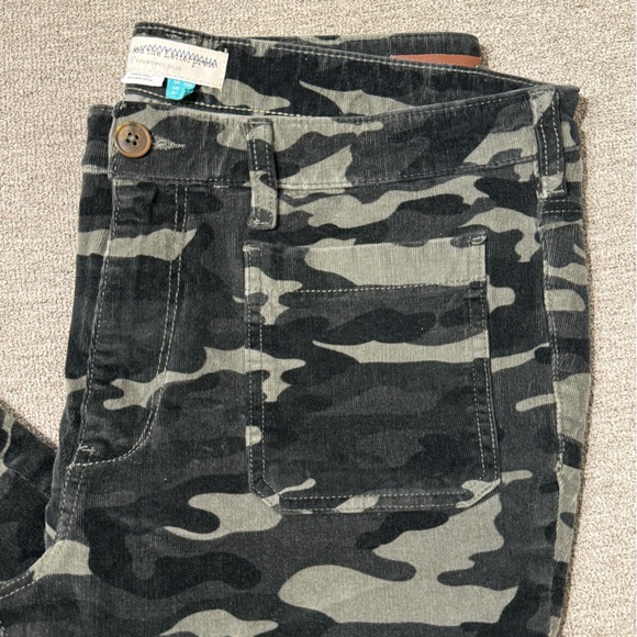 Anthropologie Pilcro High Rise Camo Skinny Jeans (Size 16) - Picture 3 of 8